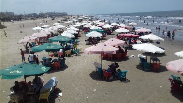 توافد المواطنين على