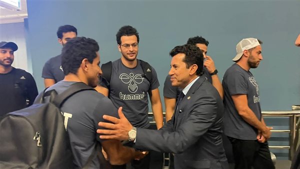 اشرف صبحي مع لاعبي