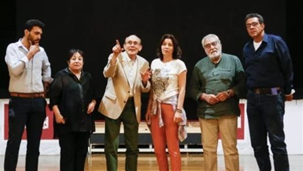 مسرحية نجوم الظهر