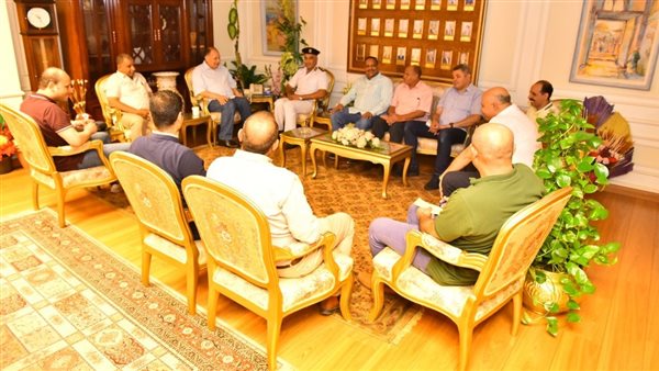 محافظ اسيوط خلال