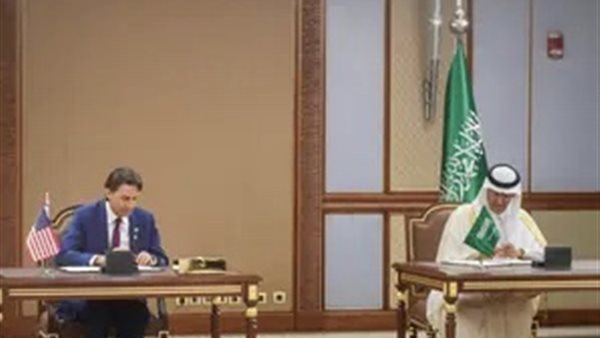 اثناء توقيع الاتفاقيات