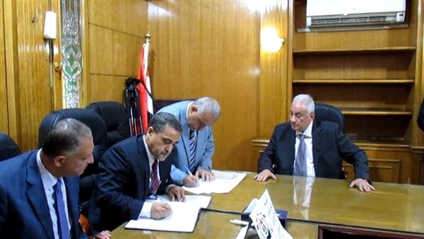 سامح عاشور يتقدم