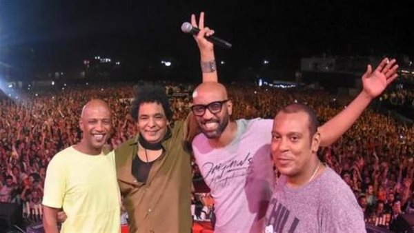 محمد منير وفريق بلاك