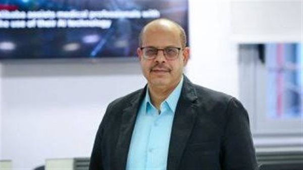 الكاتب الصحفي اكرم