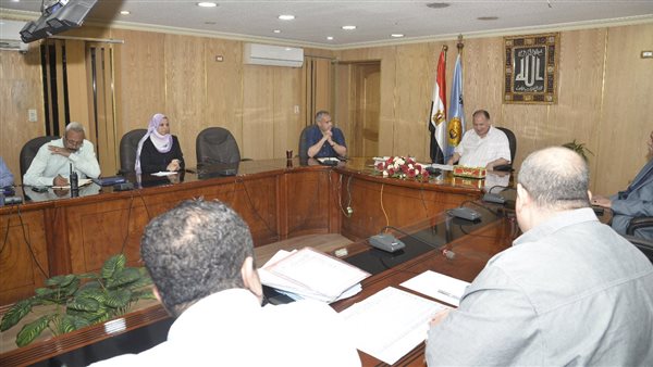 محافظ أسيوط خلال