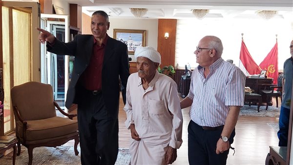 محافظ بورسعيد يستقبل