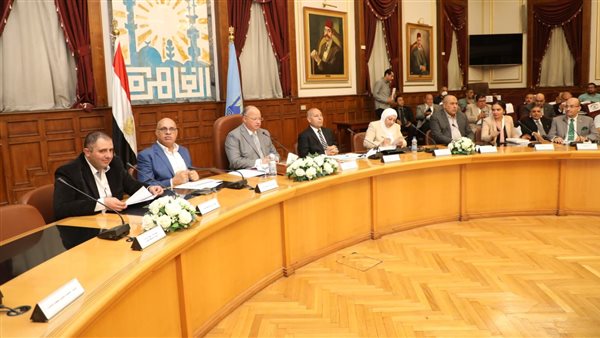 محافظ القاهرة خلال