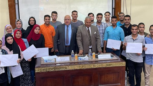 طلاب تجارة القاهرة