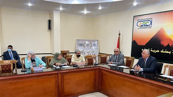 وزير الزراعة خلال