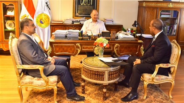 محافظ أسيوط خلال