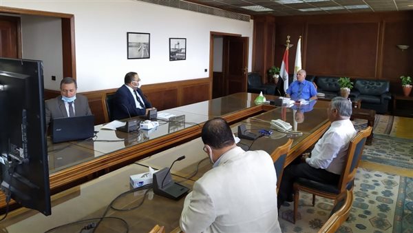 وزير الري خلال الاجتماع