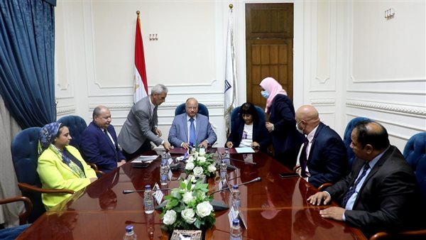 محافظ القاهرة خلال