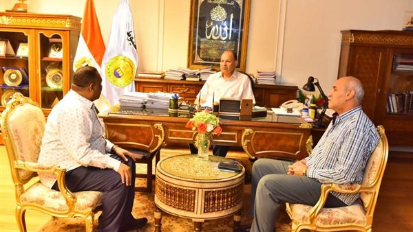 محافظ أسيوط خلال