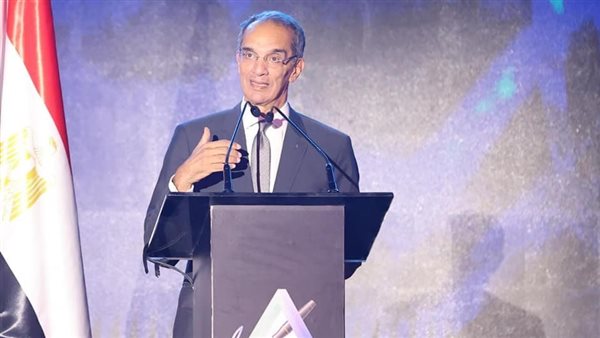 عمرو طلعت وزير الاتصالات