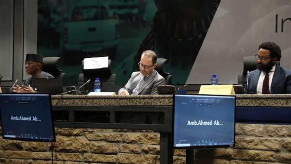 جانب من الندوة 