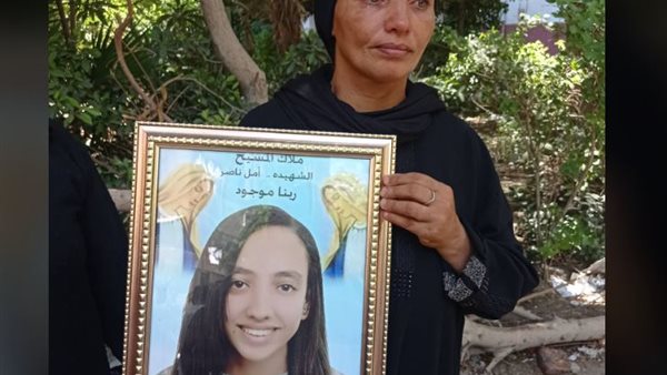 والدة الطفلة امل