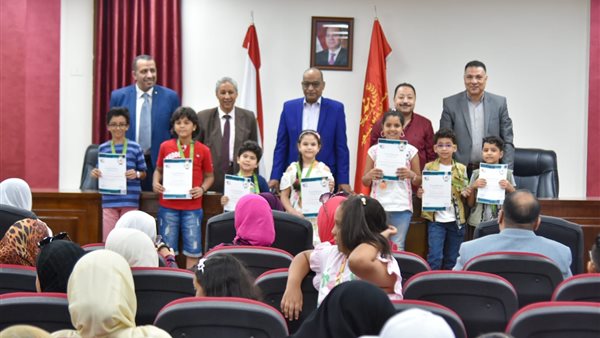 وكيل الوزارة يكرم