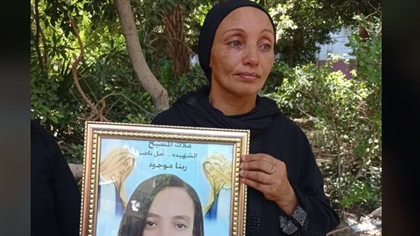 والدة الطفلة امل