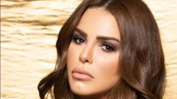 دنيا عبد العزيز 