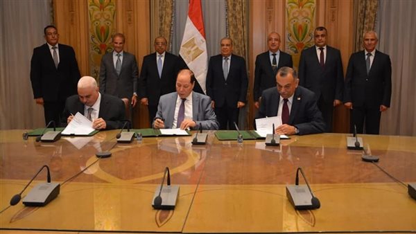 جانب من مراسم التوقيع