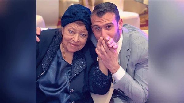 عمر كمال ووالدته