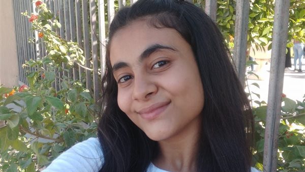 فتاة الثانوية العامة