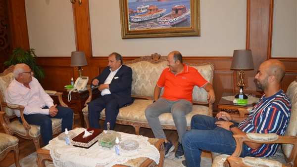 محافظ بورسعيد يستقبل