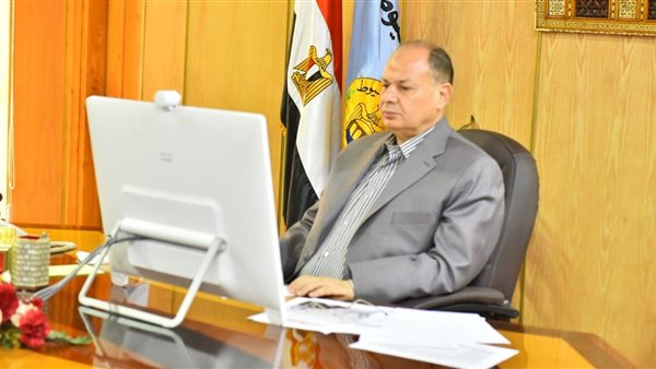 محافظ أسيوط خلال