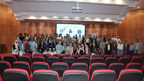 جانب من الندوة 