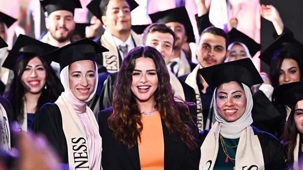 طلاب جامعة مصر للعلوم