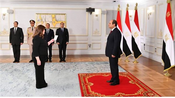 وزيرة الهجرة 