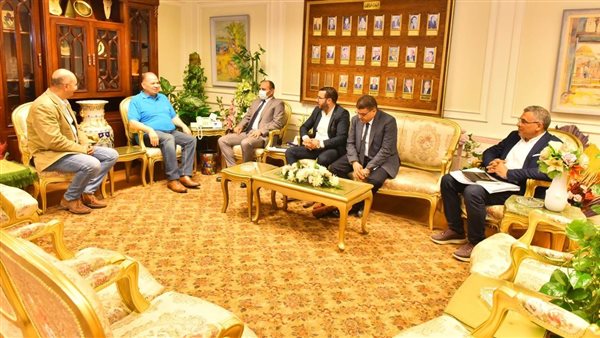 محافظ اسيوط خلال