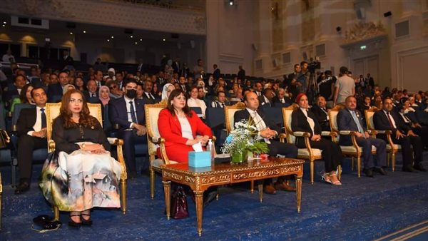 وزيرة الهجرة 