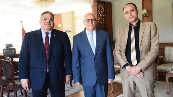 محافظ بورسعيد يستقبل