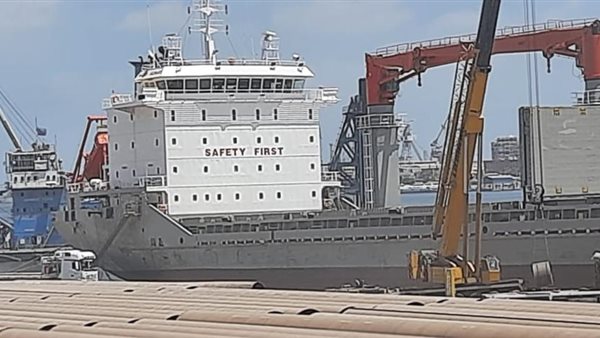 تفريغ 3840 طن حديد