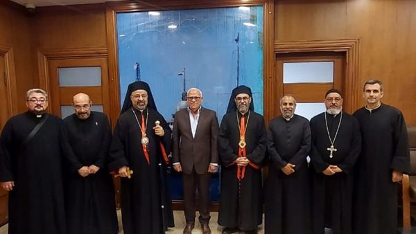 محافظ بورسعيد يقدم