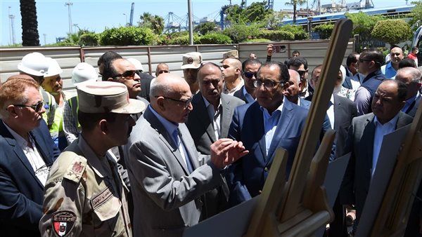 رئيس الوزراء خلال