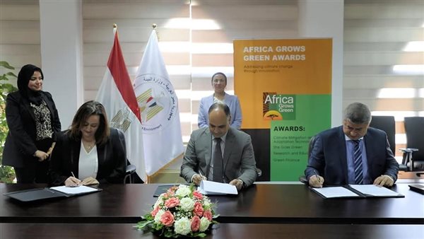 جانب من مراسم التوقيع