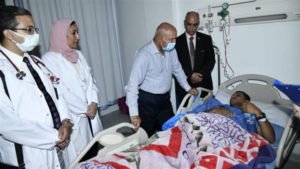 وزير النقل خلال الجولة