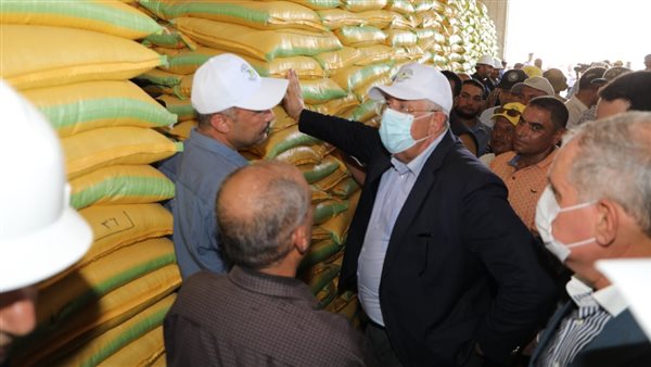 وزير الزراعة خلال