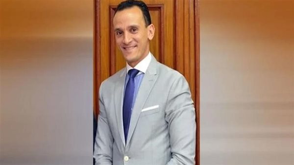  الدكتور عبد الخالق