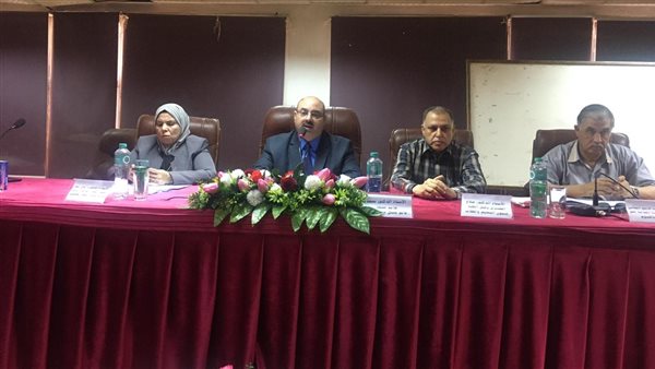 جانب من الندوة