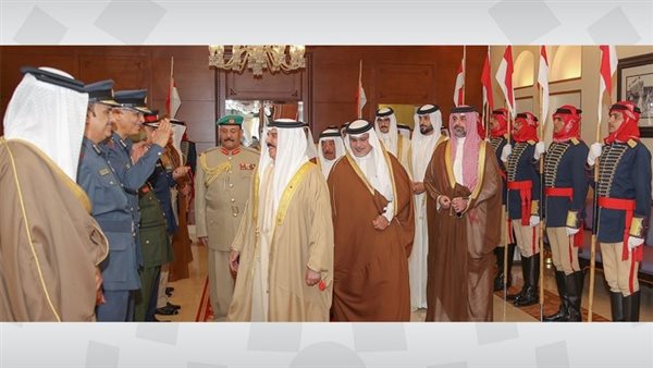 ملك البحرين يغادر