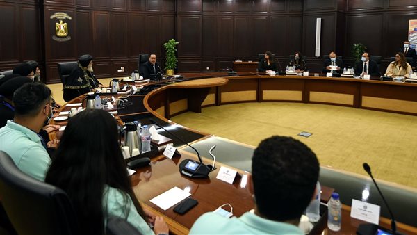 رئيس الوزراء خلال