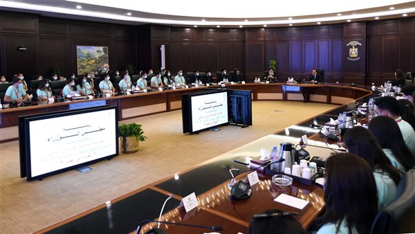 رئيس الوزراء خلال