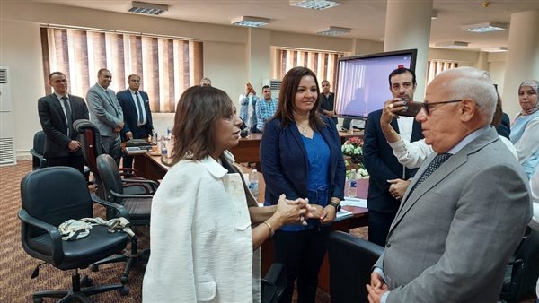 محافظ بورسعيد يستقبل