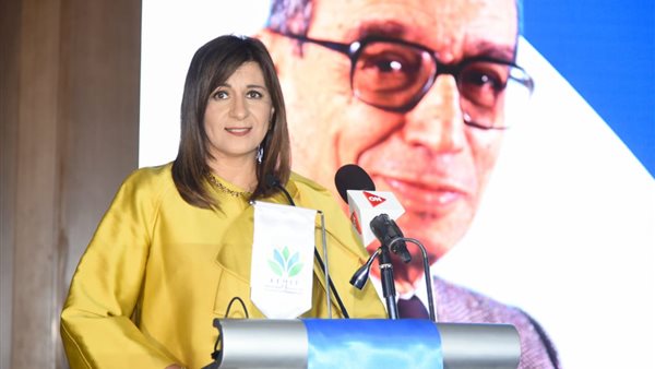 وزيرة الهجرة نبيلة