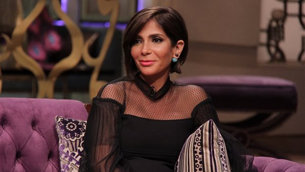 الفنانة مني زكي