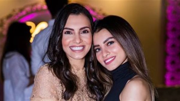 كارمن سليمان وشقيقتها