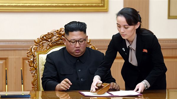  كيم جونج أون يظهر